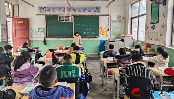 ​西平县权寨老温小学开展“宪法进校园”主题教育活动
