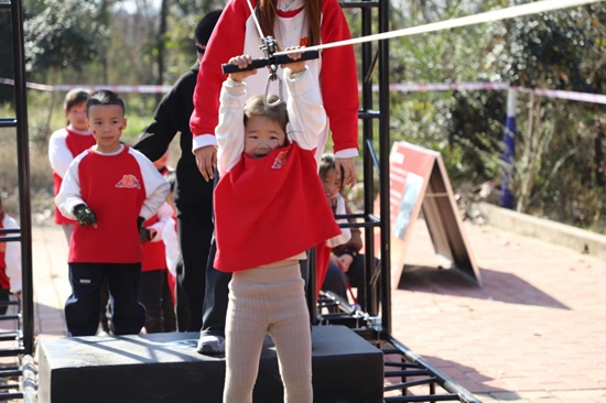 ​光山首届“红色先锋”青少年英雄挑战赛在花山寨长征文化公园正式开赛