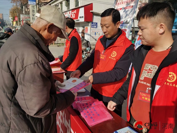 ​西平县师灵镇组织开展“宪法宣传周”集中宣传活动