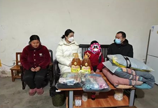 信阳市未成年人救助保护中心：寒冬送温暖 关爱暖童心-热议