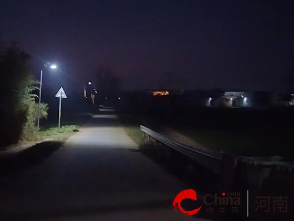 遂平县车站街道三代党员之家捐赠明灯映初心 照亮家乡前进路