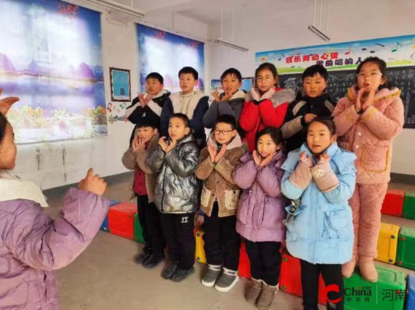 西平县重渠张庄小学开展唱响童年 快乐成长活动