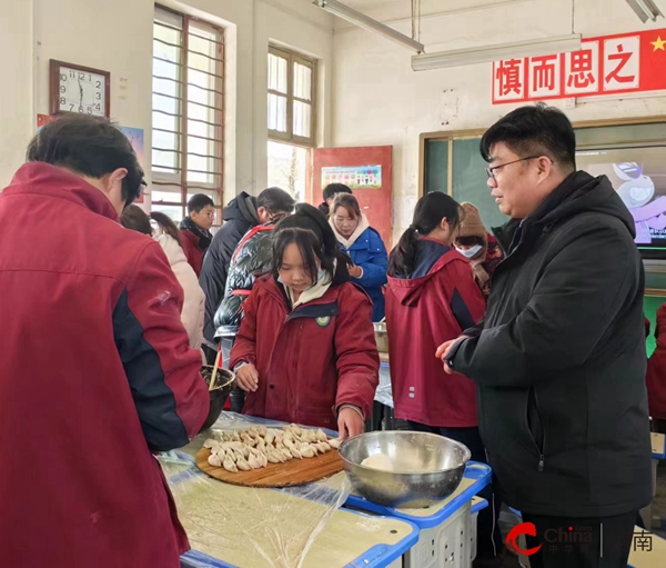 ​西平县金刚初级中学开展“暖暖冬至日 劳动润童心”包饺子活动