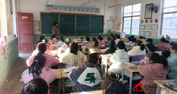 ​西平县权寨老温小学举行防地震安全演练活动