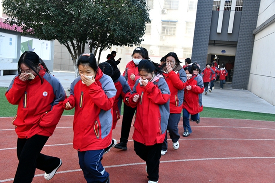 ​潢川县教体系统举行12月份“全市安全日”应急演练活动