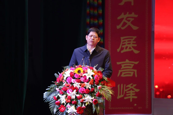 邓州市举办教育教学教研先进工作者颁奖典礼