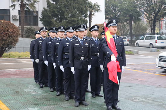 南阳宛城区法院举行新年升国旗仪式