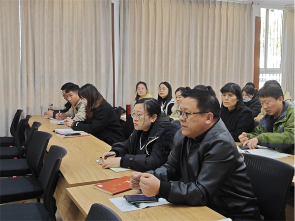 王晓龙教授到商丘市回民中学开展高中作文评改指导活动