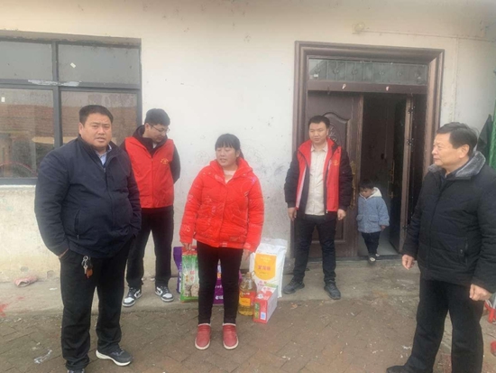 淮滨县司法局组织开展“迎双节 送温暖 固成果”活动