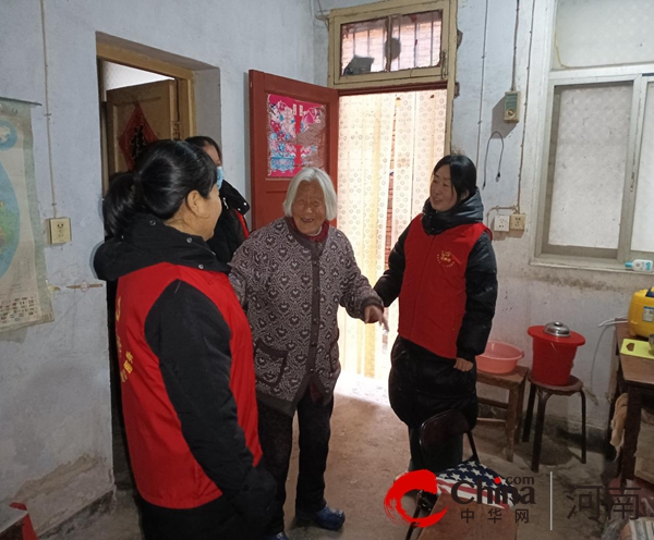 驻马店市驿城区南海社区：雪中送暖 走访探问高龄独居老人