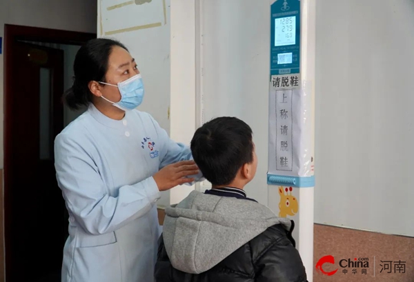 ​西平县人民医院开展“暖童心、护成长、助健康、向未来”义诊活动
