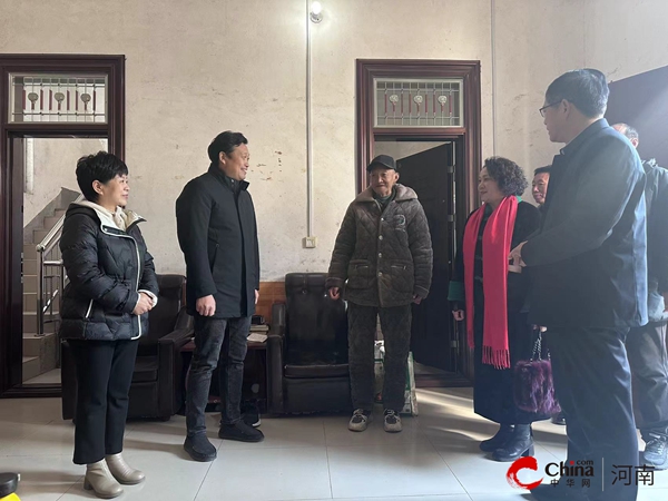 ​驻马店市民政局副局长刘收到西平县专探乡走访慰问困难群众