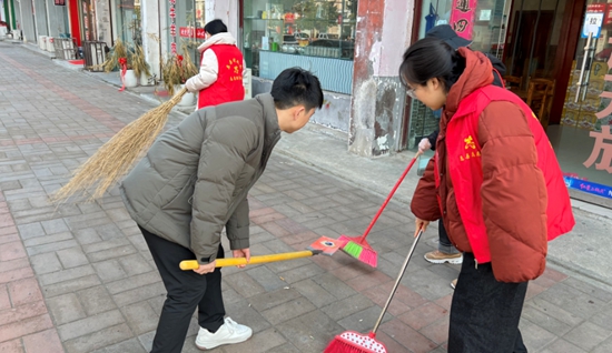 息县：清洁家园齐动手 志愿服务暖人心