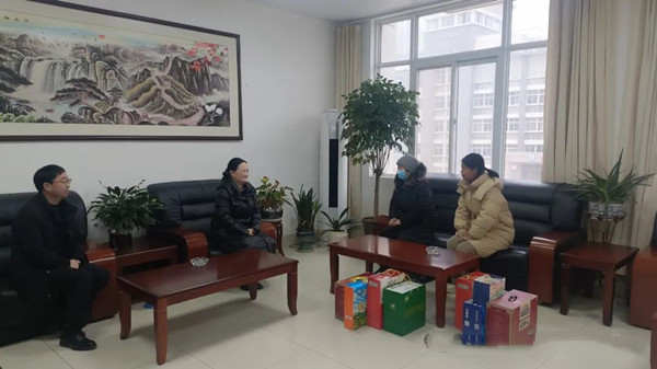 邓州市领导看望慰问困难师生和老干部