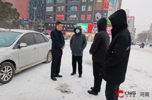 ​西平县城市管理局：雪情就是命令 除雪就是责任 “浴雪奋战”保畅通