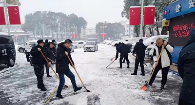 息县城市管理局：大雪中“温情”融化坚冰