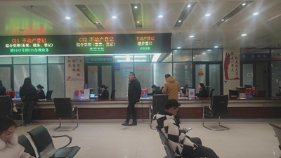 ​淮滨县政务服务中心：启动潮汐窗口 提升办结效率