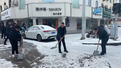 ​息县城市管理局：化雪除冰 奋力保安全 保畅通