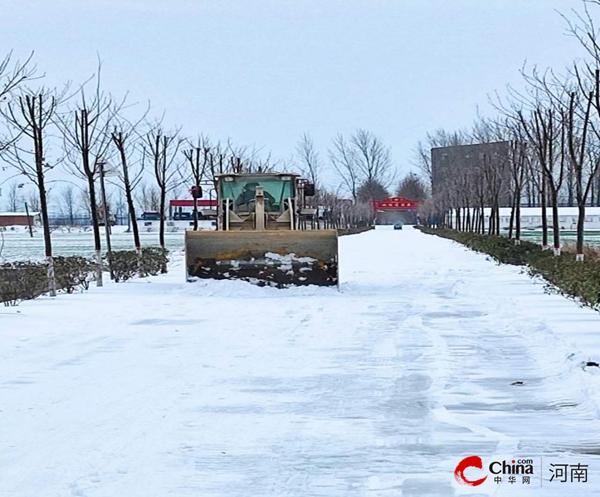 ​西平县专探乡村干部群众扫雪除冰 温暖人心