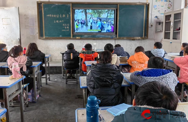 ​西平县重渠小学开展“开学安全第一课”主题班会活动