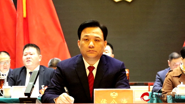 【聚焦两会】中国人民政治协商会议第十届西平县委员会第三次会议在迎宾馆开幕
