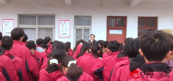 ​西平县金刚初级中学开展学生宿舍消防应急疏散演练