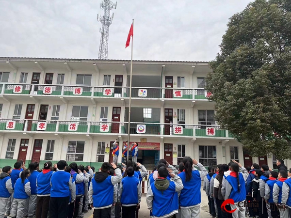 新动态：​西平县重渠贾桥小学举行新学期升旗仪式
