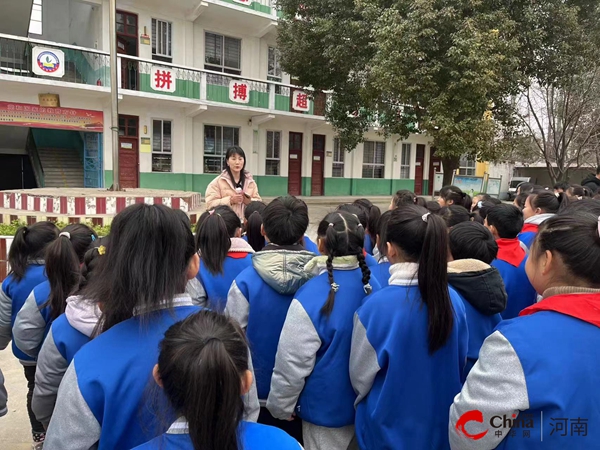 ​西平县重渠贾桥小学举行新学期升旗仪式