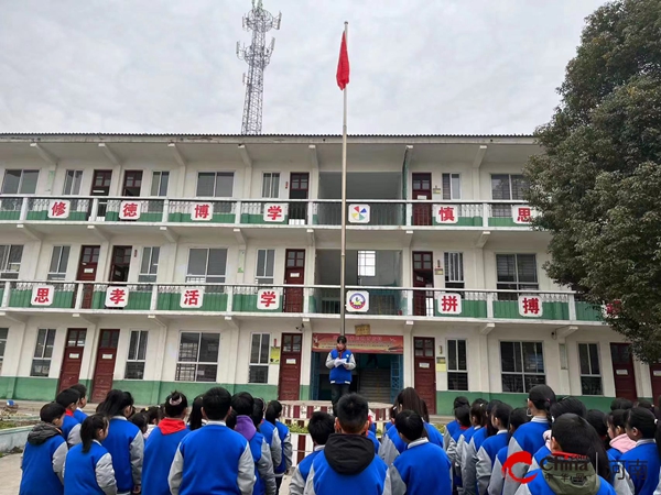 ​西平县重渠贾桥小学举行新学期升旗仪式