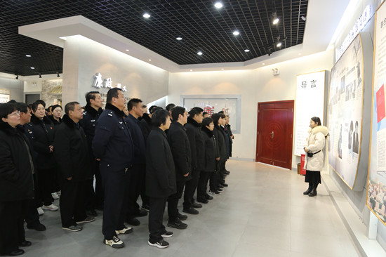 淅川法院组织参观县党员干部警示教育基地