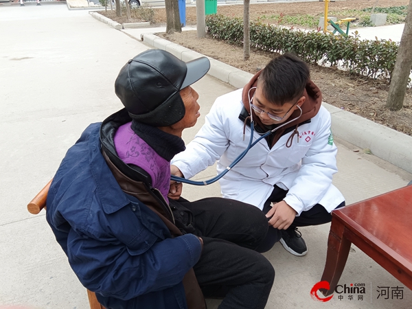 ​西平县柏苑街道组织开展关爱老人医疗义诊志愿服务活动