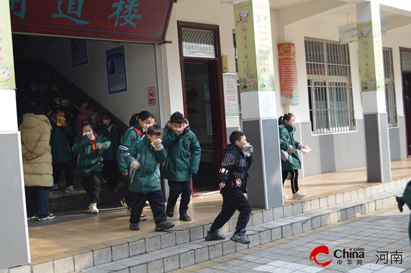 ​西平县实验小学举行2024春期消防安全周演练活动