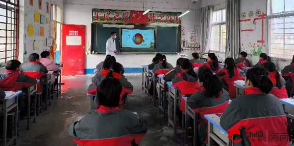 西平县专探衡坡小学开展近视防控宣传教育活动