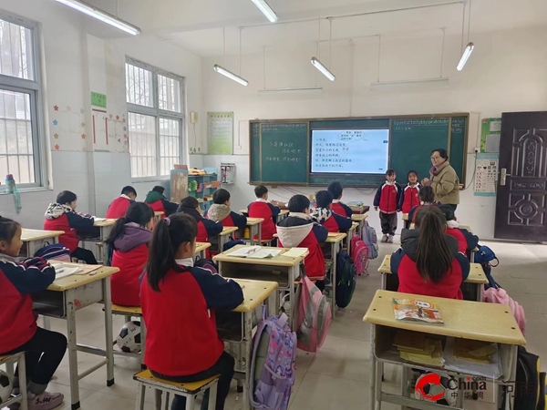 ​西平县权寨老温小学举行校级优质课展示活动