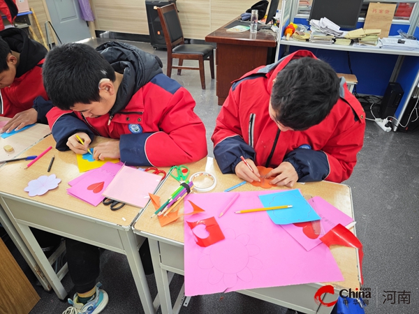 西平县特殊教育学校开展“三八节”主题活动