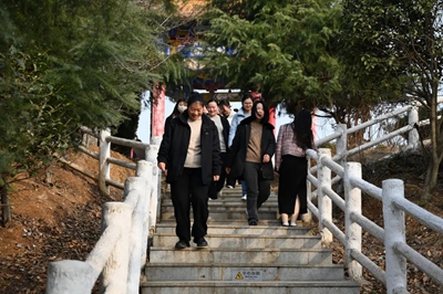 ​凝聚巾帼力量，共创法治华章——息县法院举办庆祝“三八”国际劳动妇女节登山活动