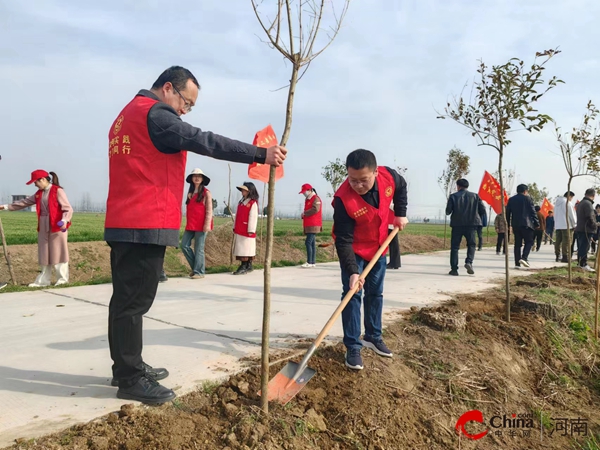 ​西平县二郎镇开展义务植树志愿服务活动