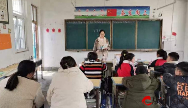 ​西平县权寨大刘堂小学开展校级听评课教研活动