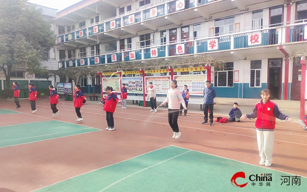 活力绽放 “绳”彩飞扬——西平县第三小学举行跳绳比赛六年级段专场赛