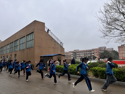 光山县组织开展“全市安全日”校园安全应急演练