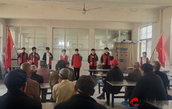 西平县专探初级中学的志愿者们走进乡敬老院，传递爱心与温暖-每日聚焦