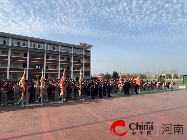 中共驻马店市第三中学支部委员会开展清明祭英烈活动