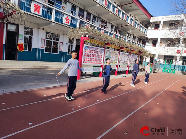​活力绽放 “绳”彩飞扬——西平县第三小学举行跳绳比赛
