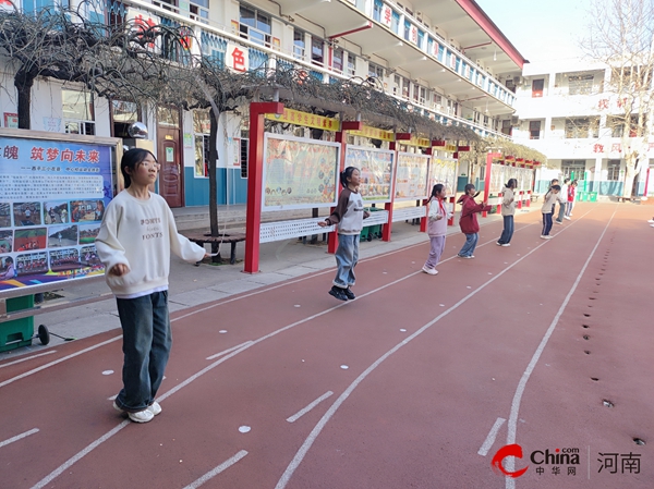 ​活力绽放 “绳”彩飞扬——西平县第三小学举行跳绳比赛