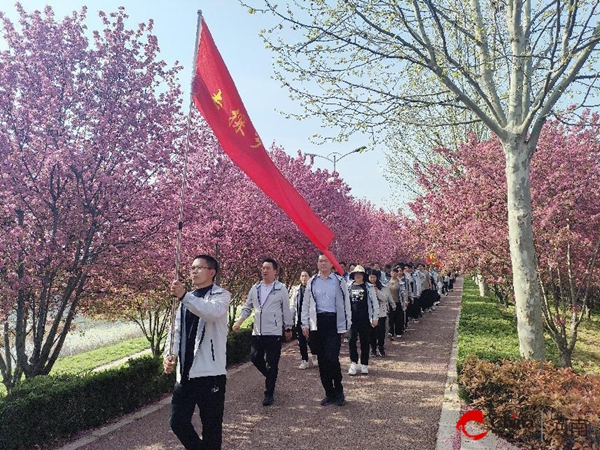 ​西平县专探乡参加全县举办“赏海棠美景·享健康生活”全民健身健步走活动