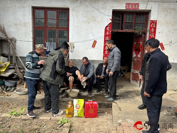 ​西平县盆尧镇叶寨村五组举办第一届长寿老人宴