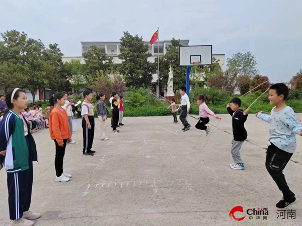​西平县专探朱庄小学举办以“欢乐运动 挥洒汗水 健康成长”为主题春季运动会圆满落幕