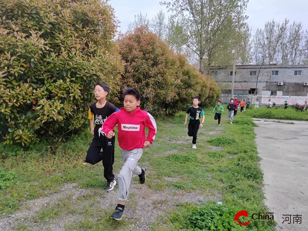 ​西平县专探朱庄小学举办以“欢乐运动 挥洒汗水 健康成长”为主题春季运动会圆满落幕