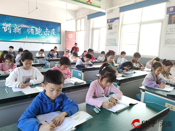 ​西平县师灵小学举行小学生规范汉字书写比赛活动