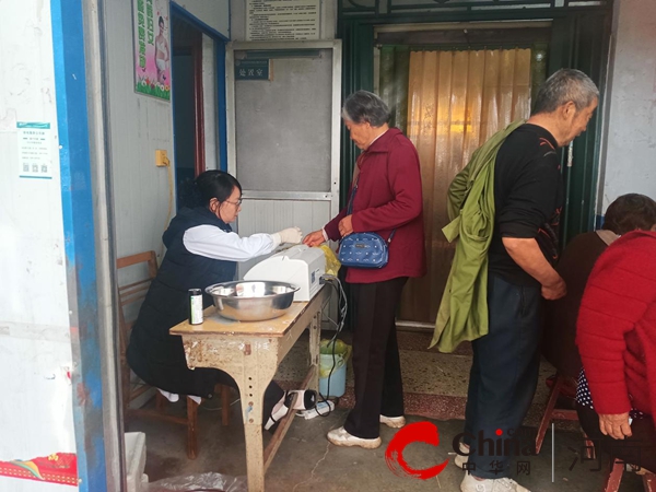 驻马店开发区开源办事处大魏庄村开展65岁以上老年人健康体检